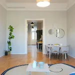 Grand & Artful Gem By Opera & With Views Apartament
