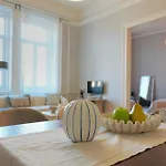 Grand & Artful Gem By Opera & With Views ブダペスト