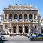 Grand & Artful Gem By Opera & With Views Budapest