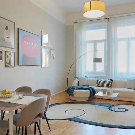 Grand & Artful Gem By Opera & With Views Apartamento *