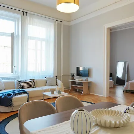 Grand & Artful Gem By Opera & With Views Apartamento *