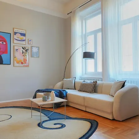Grand & Artful Gem By Opera & With Views Apartamento *