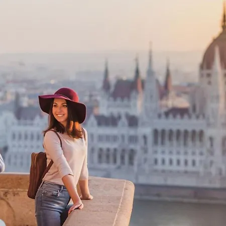 Apartamento Grand & Artful Gem By Opera & With Views Budapeste