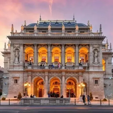 Grand & Artful Gem By Opera & With Views Apartamento