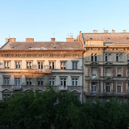 Grand & Artful Gem By Opera & With Views * Budapeszt