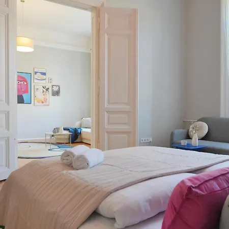 Grand & Artful Gem By Opera & With Views Apartament *