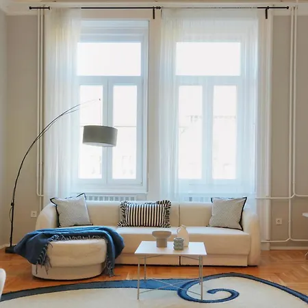 Grand & Artful Gem By Opera & With Views Budapest