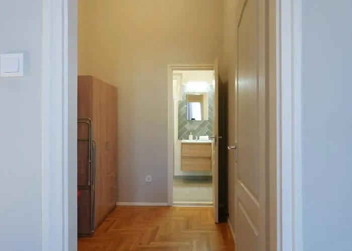 Grand & Artful Gem By Opera & With Views Apartament *