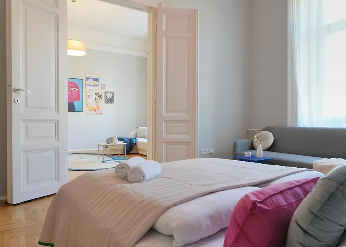 Grand & Artful Gem By Opera & With Views Apartament *