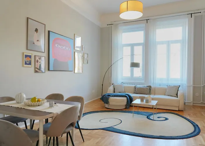 Grand & Artful Gem By Opera & With Views Apartament *