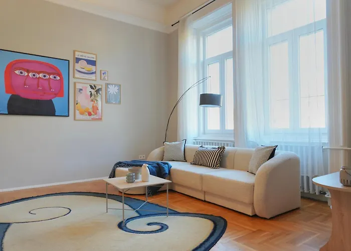 Grand & Artful Gem By Opera & With Views Apartament *
