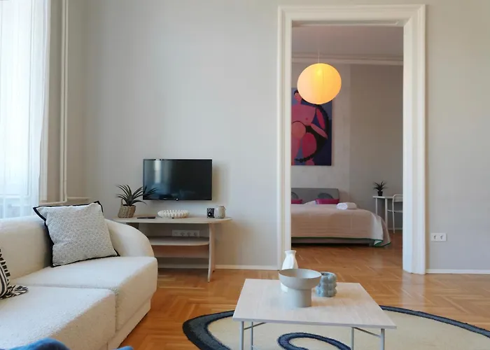 Grand & Artful Gem By Opera & With Views Apartament Budapeszt
